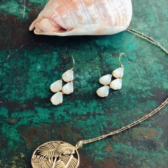 :: S&D Versatile 2-in-1 Pearl Drop Botanical Chandelier Earrings - Picture 3 of 10